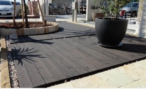 ウッドデッキ　タカショー