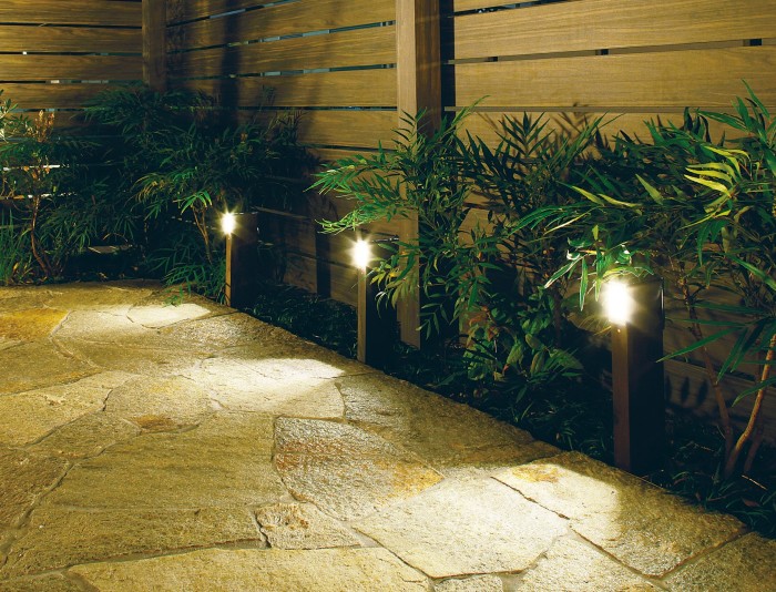 福井 タカショー ライトアップ ポールライト 木調 庭 照明 外構 エクステリアのことならリバーフォレストへ ガーデニング 外構工事 お庭 をお考えの方
