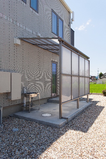 スタンプコンクリート テラス屋根 実用的な おしゃれ 外構 外構 エクステリアのことならリバーフォレストへ ガーデニング 外構工事 お庭をお考えの方